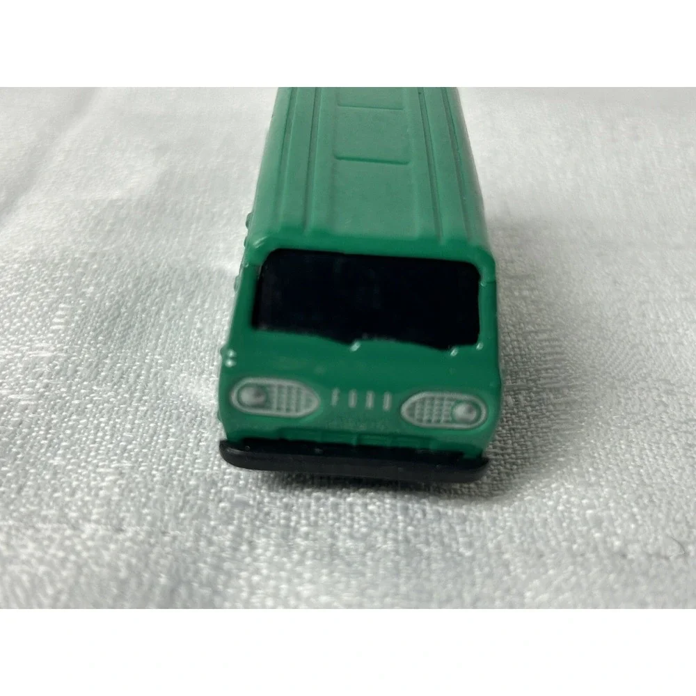 Maisto  1964 Ford Econoline Van Loose from Multi-Pack with Pablo's Bakery detail